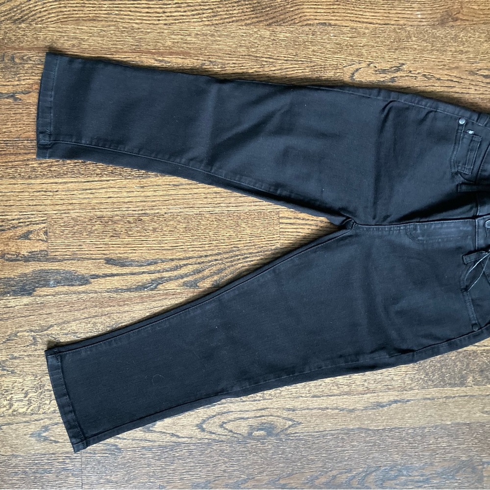 Judy black non distressed capris size 1